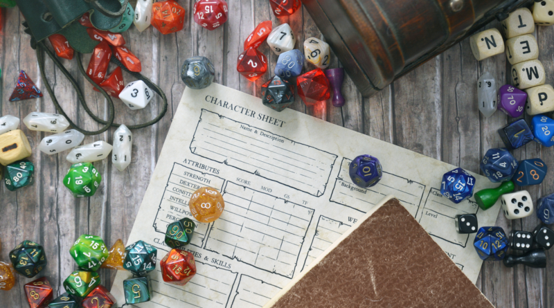 Dados poliédricos espalhados sobre uma mesa ao redor de uma ficha de personagem de RPG de mesa, representando a criação de personagens em jogos de interpretação.