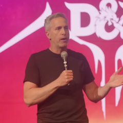 Dan Ayoub apresenta os planos de D&D durante a keynote da Gen Con 2026