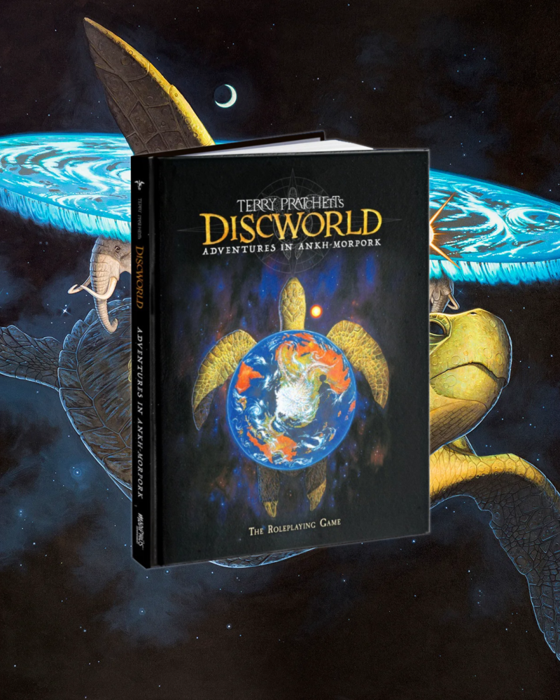 Livro de Discworld diante da Grande A’Tuin carregando o Disco pelo espaço.