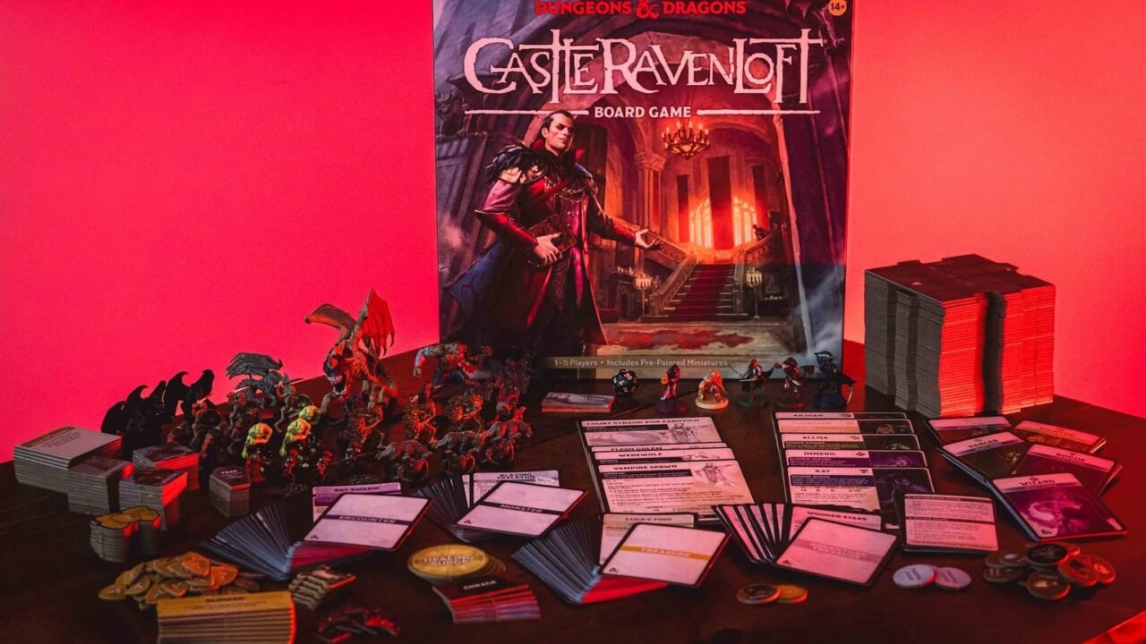 Caixa e componentes do jogo de tabuleiro Castle Ravenloft sobre mesa iluminada em vermelho