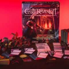 Caixa e componentes do jogo de tabuleiro Castle Ravenloft sobre mesa iluminada em vermelho